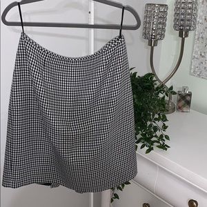 Short, yet classy black & white must need skirt !